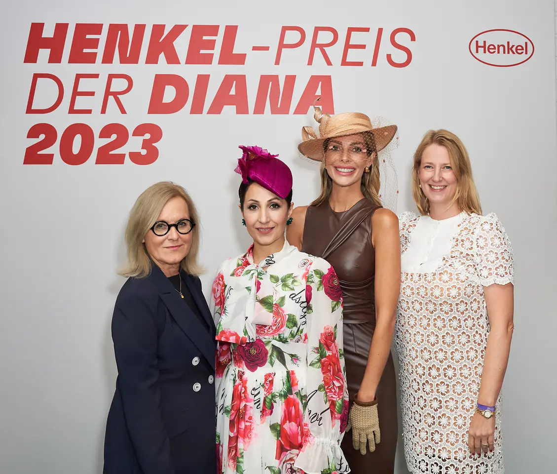 
Die Jury des Schwarzkopf Hut-Contest: Journalistin Dagmar Haas-Pilwat, Star-Stylistin Laila Hamidi, Model Annika Gassner und Nicola Surholt von Henkel (von links)