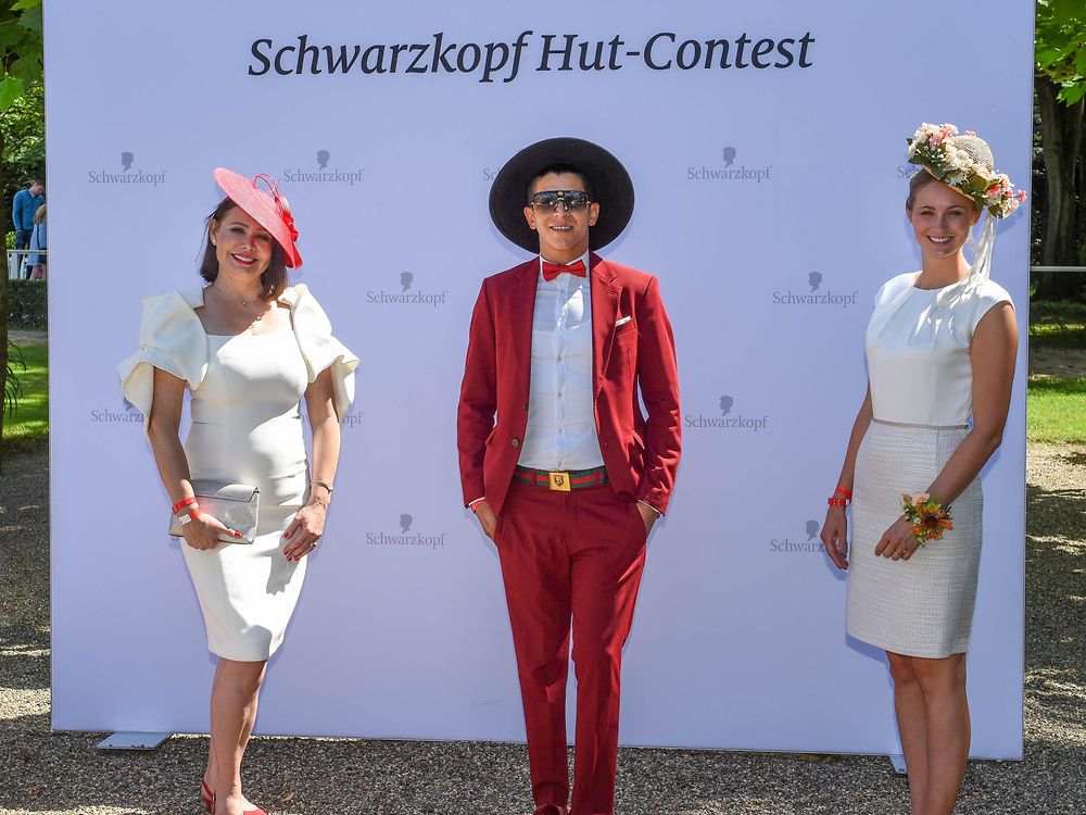 Schwarzkopf Hut-Contest Gewinner:innen Ekaterina Grinshpan, Thiago Dos Santos Pinto und Vivien Jenniges (von links)