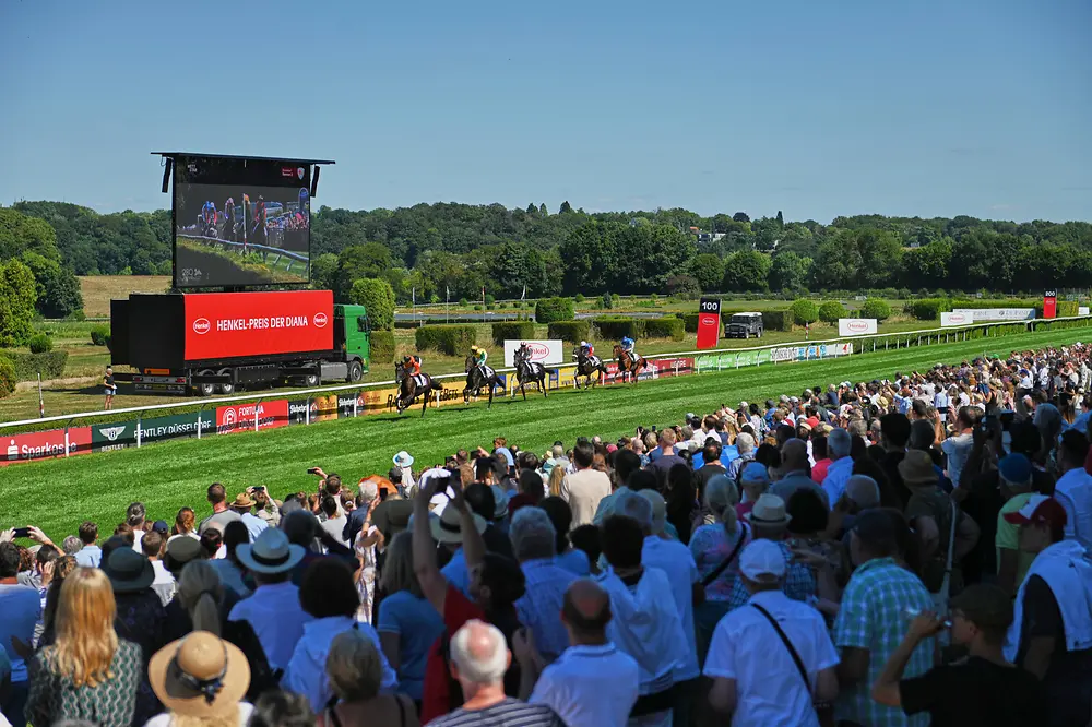 
Am 6. August 2023 wird zum 18. Mal der Henkel-Preis der Diana in Düsseldorf-Grafenberg ausgetragen.