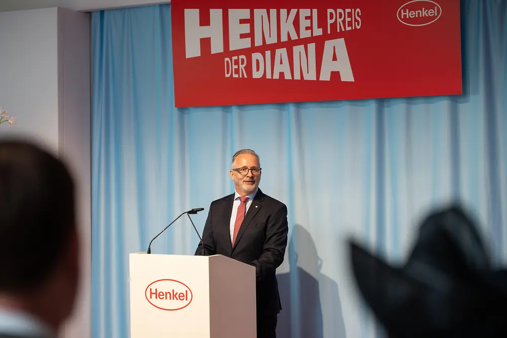 
Carsten Knobel, Vorstandsvorsitzender von Henkel, begrüßte die Gäste in der Lounge.
