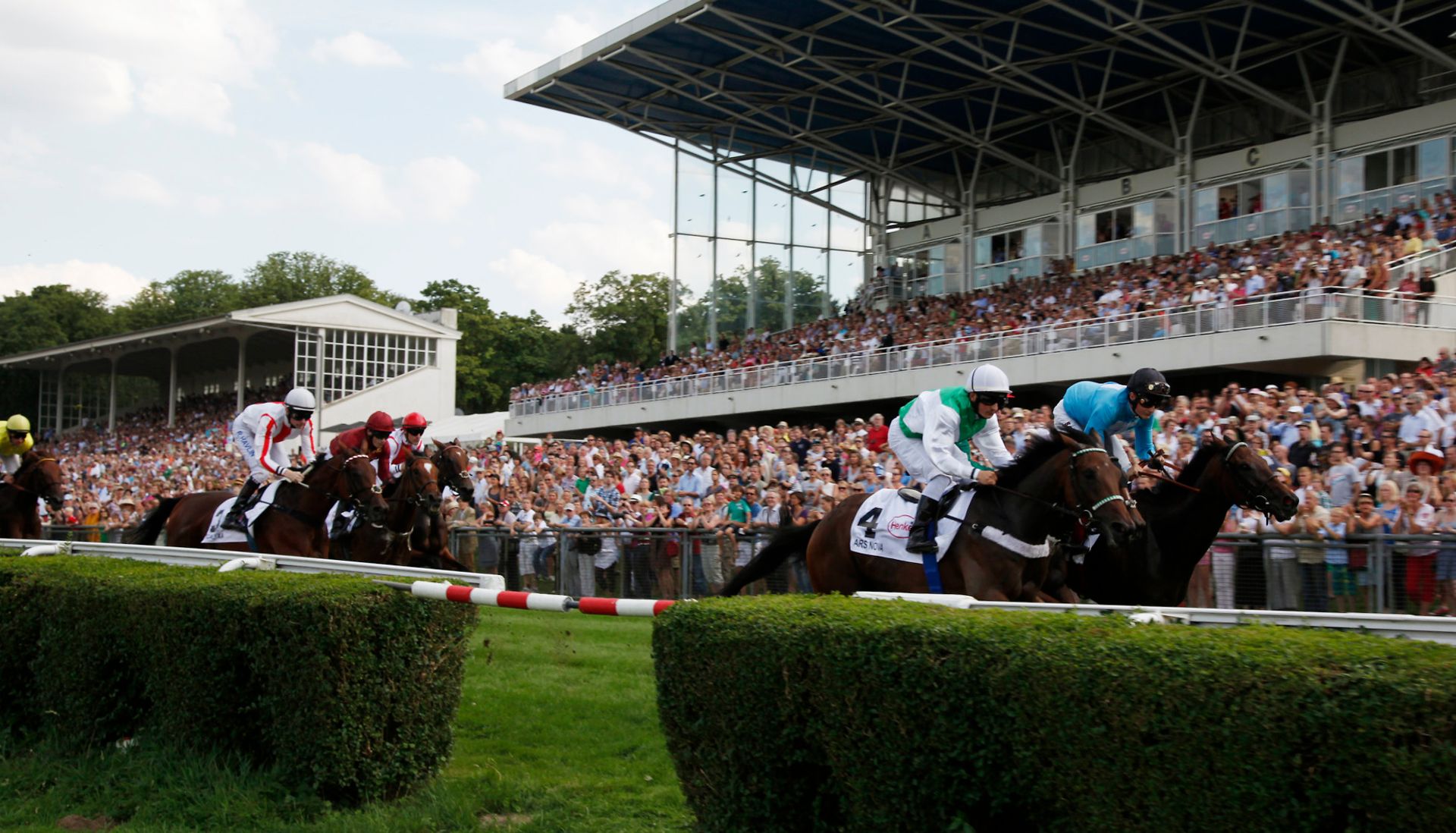 Rund 20.000 Besucher vom Rennsport begeistert