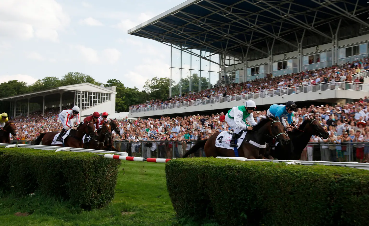 Rund 20.000 Besucher vom Rennsport begeistert