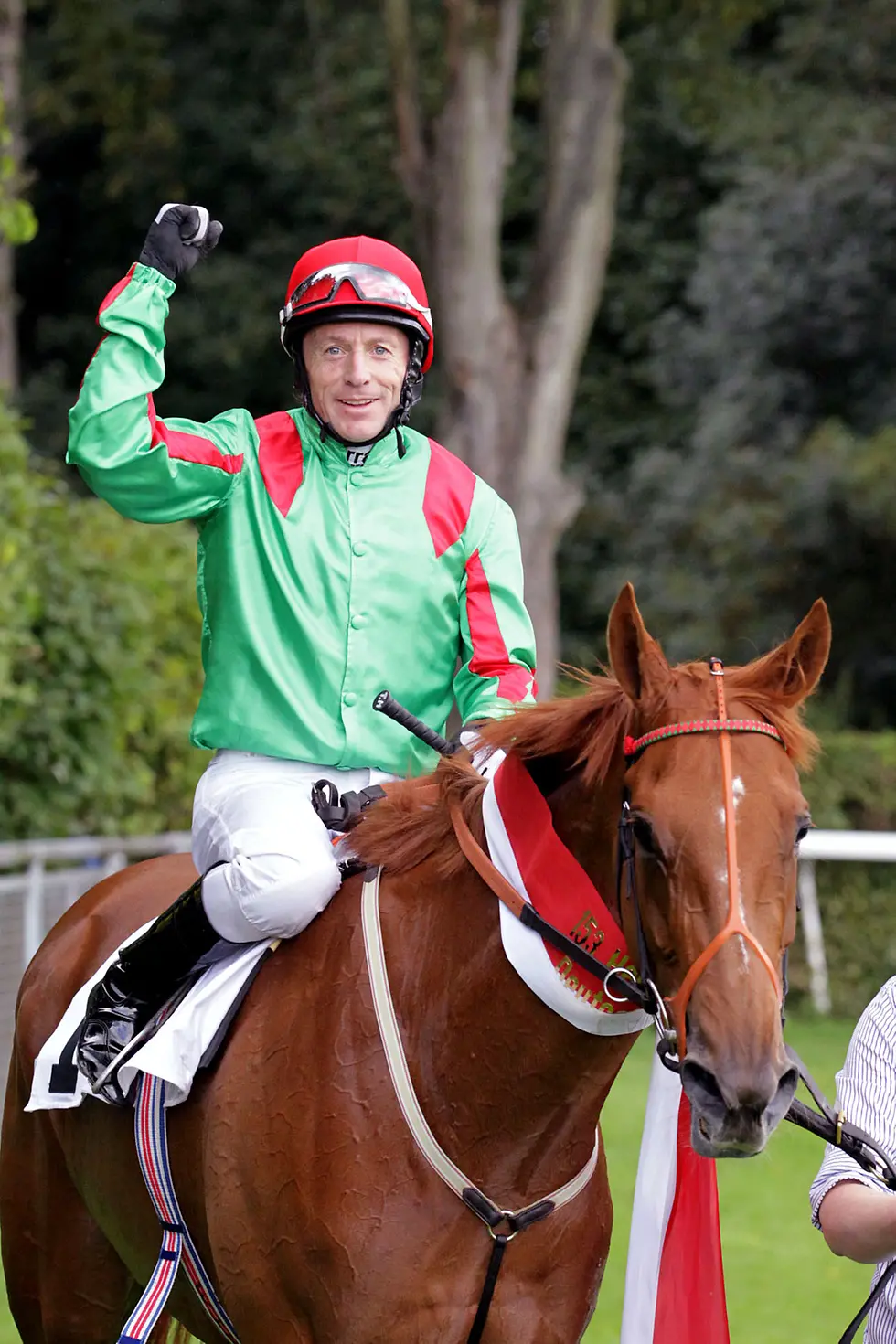 Stute Dancing Rain mit Jockey Kieren Fallon